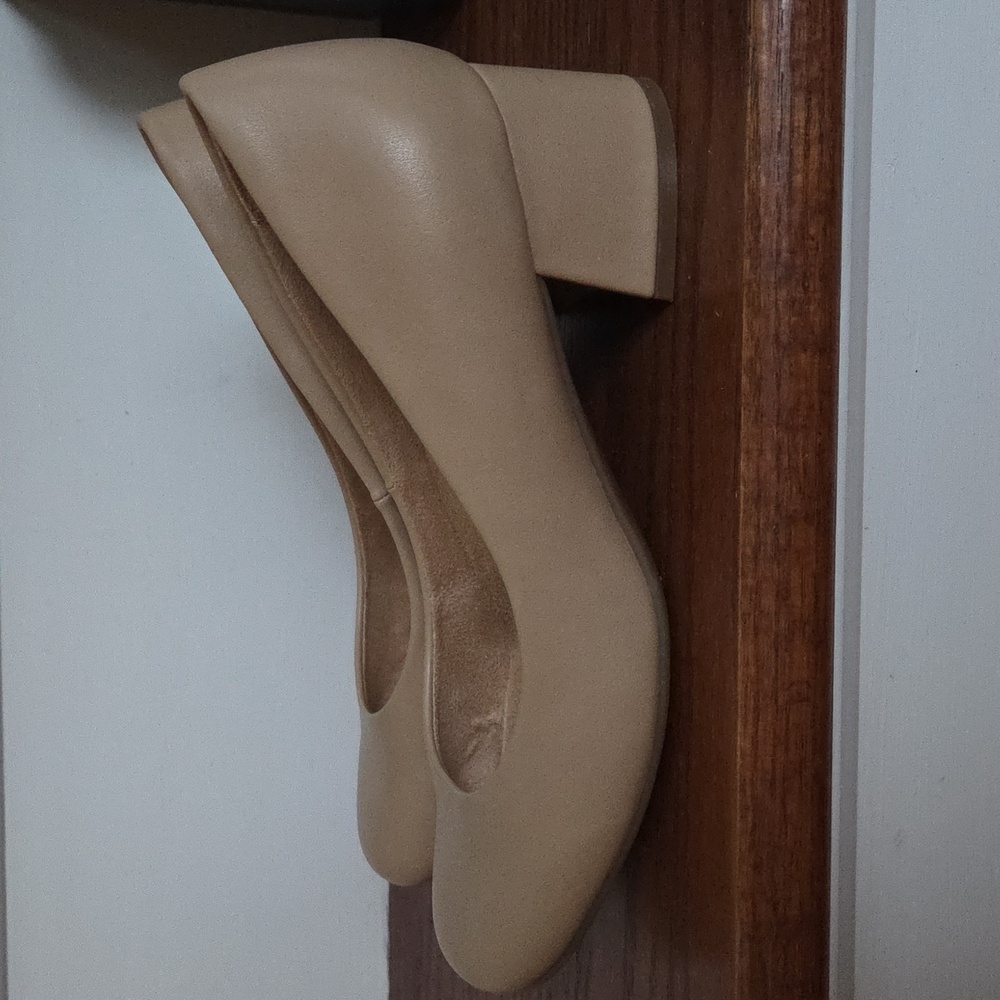 Naturalizer Donelle block heel pump in Tender Taupe size 6.5 - Picture 5 of 6